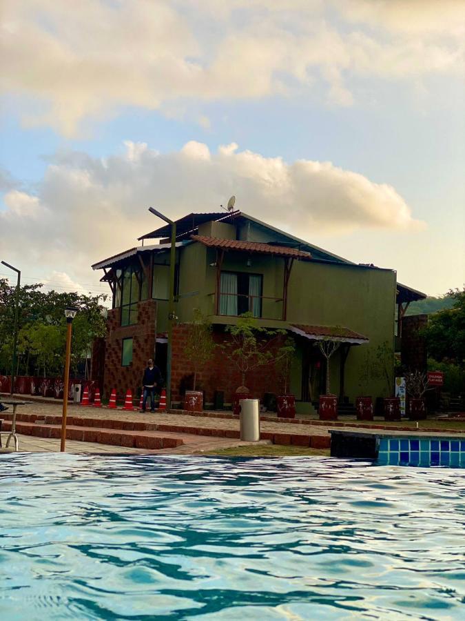 Mastiff Grand La Villae Lonavala Exterior foto