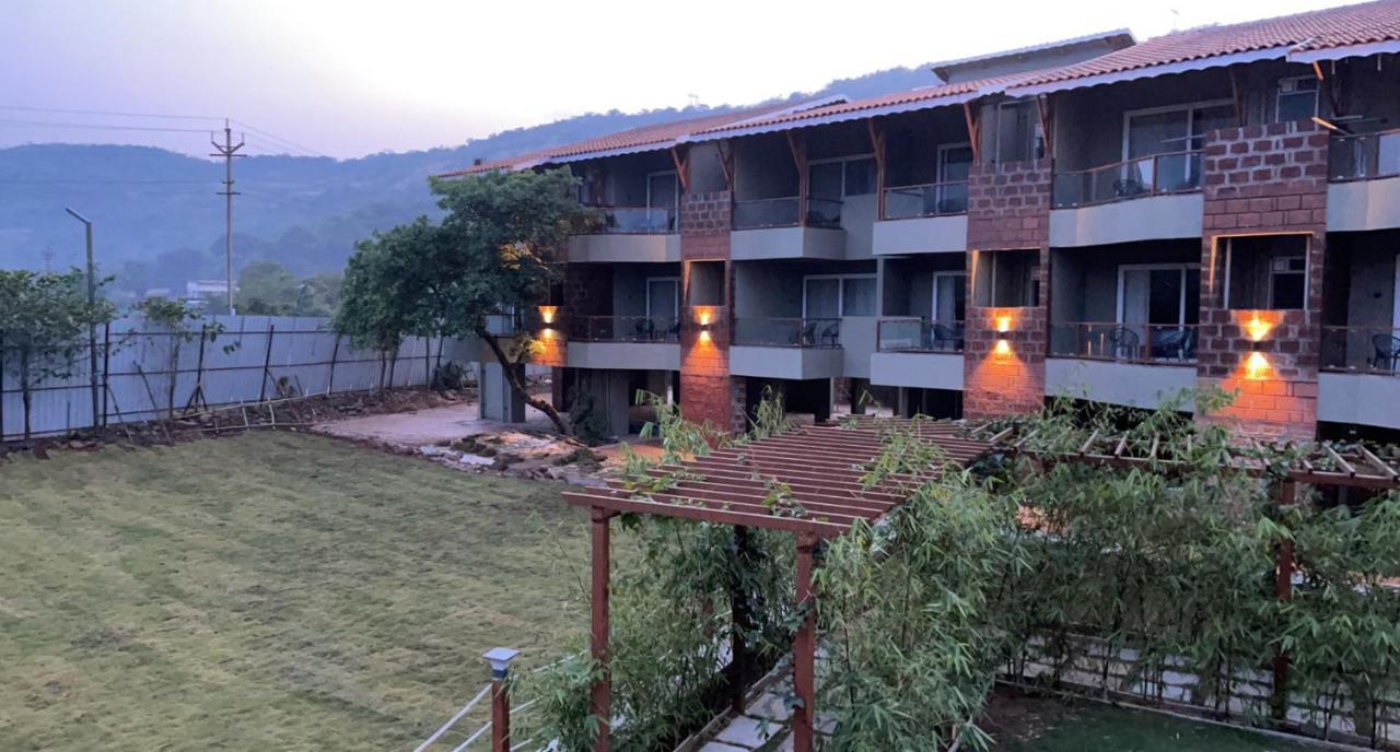 Mastiff Grand La Villae Lonavala Exterior foto