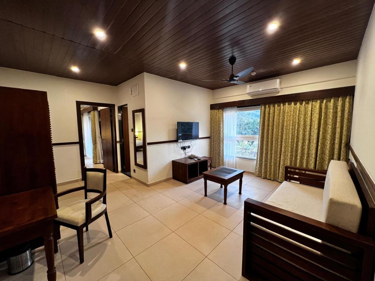 Mastiff Grand La Villae Lonavala Exterior foto